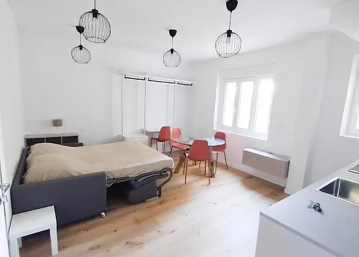 Economo B5 Tirabora Short Rent アパート トリエステ